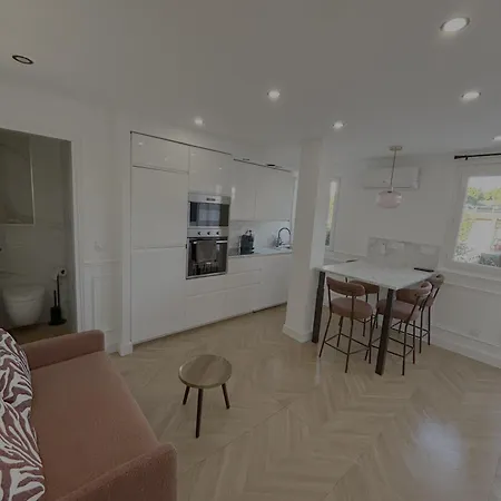 Avec Jardin - Front De St Laurent-du-var Lägenhet